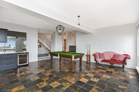 Palms On The Esplanade Sellicks Beach WiFi - Whitsundays Accommodation 6