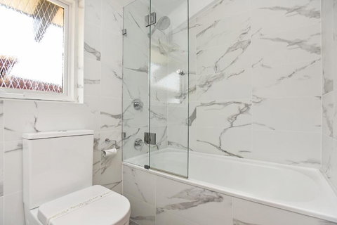 Palms On The Esplanade Sellicks Beach WiFi - Whitsundays Accommodation 1