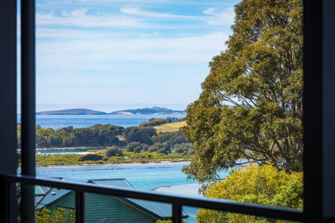 Hillcrest Views Of Wagonga - Whitsundays Accommodation 1