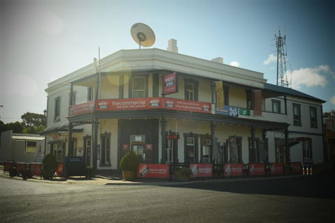 Commercial Hotel Morgan - Whitsundays Accommodation 1
