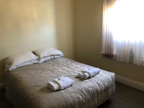 Commercial Hotel Morgan - Whitsundays Accommodation 6