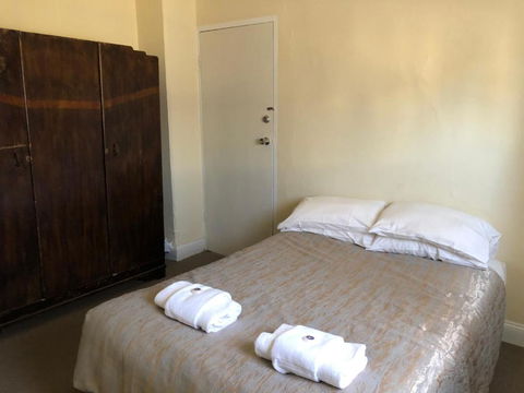 Commercial Hotel Morgan - Whitsundays Accommodation 2
