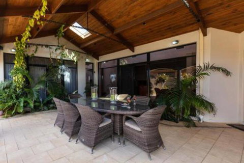 Maidstone Executive Residence - Whitsundays Accommodation 0