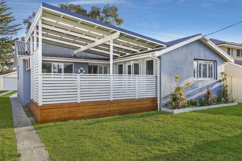 Blue Summer House - Whitsundays Accommodation 1