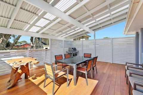 Blue Summer House - Whitsundays Accommodation 0
