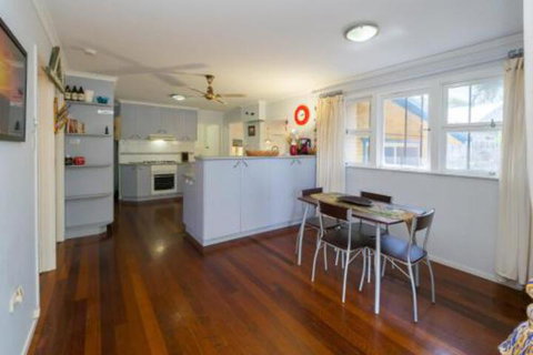 Lovely Torquay Cottage - Whitsundays Accommodation 7