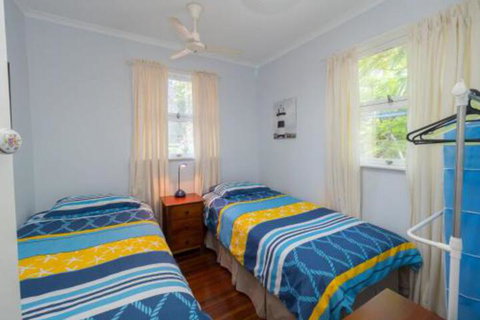 Lovely Torquay Cottage - Whitsundays Accommodation 6