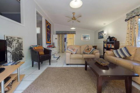 Lovely Torquay Cottage - Whitsundays Accommodation 5