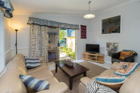 Lovely Torquay Cottage - Whitsundays Accommodation 0