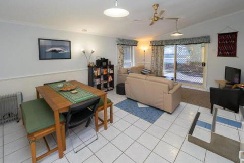 Lovely Torquay Cottage - Whitsundays Accommodation 2