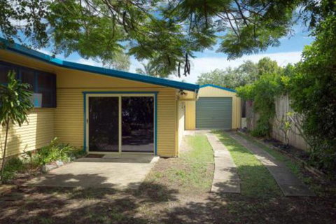 Lovely Torquay Cottage - Whitsundays Accommodation 4