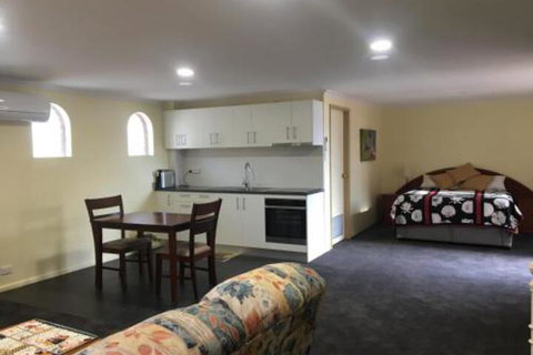 Tinder Lodge Studio - Whitsundays Accommodation 0