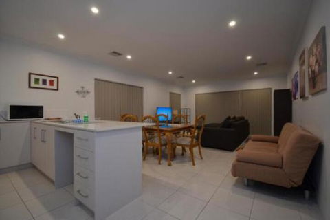 Park View Modern House - Whitsundays Accommodation 4