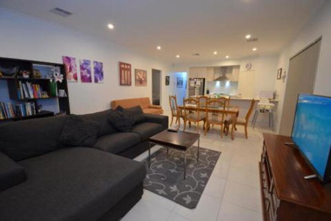 Park View Modern House - Whitsundays Accommodation 0