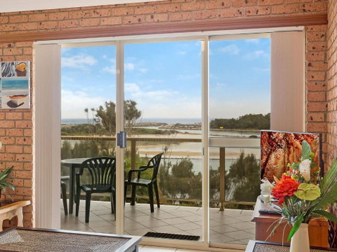 Grand Pacific 2 Unit 1 - Whitsundays Accommodation 3
