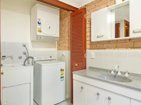 Grand Pacific 2 Unit 1 - Whitsundays Accommodation 4