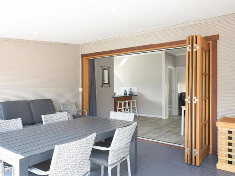 The Inlet Cottage - Whitsundays Accommodation 2