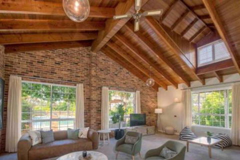 Luxurious Home On 5 Acres Close To CBD Sleeps 18 - Whitsundays Accommodation 0
