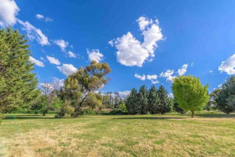 Luxurious Home On 5 Acres Close To CBD Sleeps 18 - Whitsundays Accommodation 2