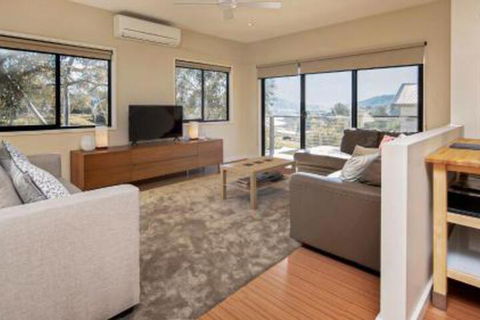 Rocky Cottage - Whitsundays Accommodation 0