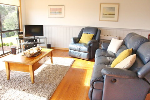 Lazy Wave Beach House - Whitsundays Accommodation 3