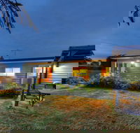 Castaway Cottage - Essentially Tas - Whitsundays Accommodation