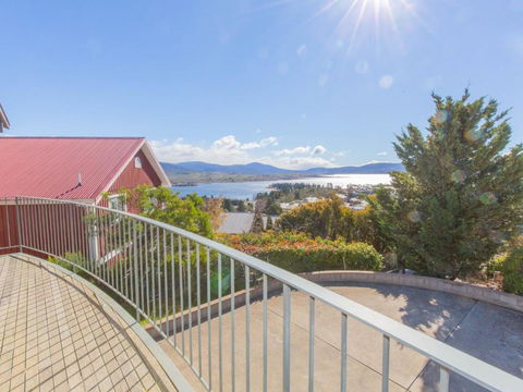 Chalet De Neige - Whitsundays Accommodation 2