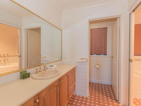 Chalet De Neige - Whitsundays Accommodation 1