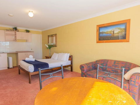 Chalet De Neige - Whitsundays Accommodation 6