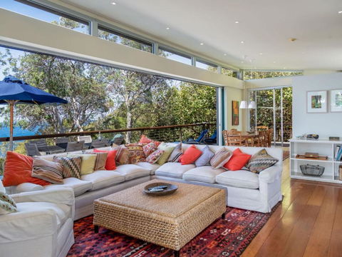 ARGYLL MOLLYMOOK Absolute Waterfront - Whitsundays Accommodation 4