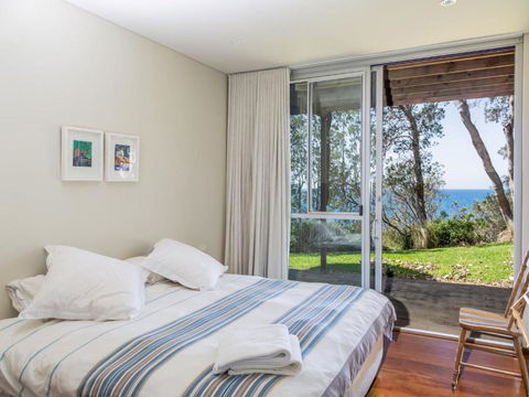 ARGYLL MOLLYMOOK Absolute Waterfront - Whitsundays Accommodation 1