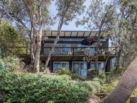 ARGYLL MOLLYMOOK Absolute Waterfront - Whitsundays Accommodation 2