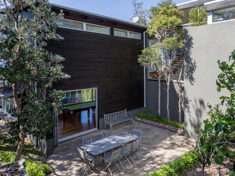 ARGYLL MOLLYMOOK Absolute Waterfront - Whitsundays Accommodation 6
