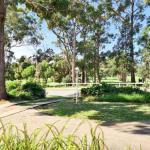 GOLF 39 MOLLYMOOK BEACH - Whitsundays Accommodation 0