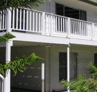 Wonky Pine Beach House NARRWALLEE 4 bedroom - Whitsundays Accommodation