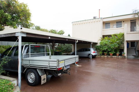 Riverside Arthouse - Whitsundays Accommodation 1