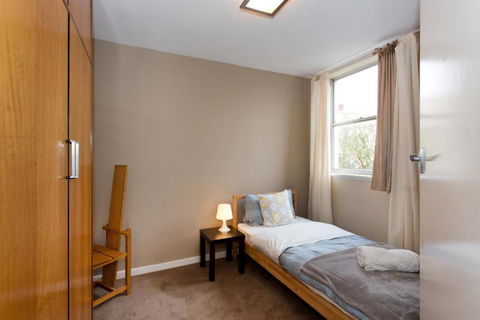 Riverside Arthouse - Whitsundays Accommodation 3