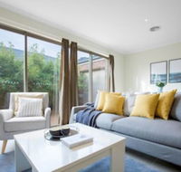 Spacious Lovely Home In Point Cook - Whitsundays Accommodation