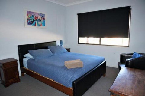 Ningaloo Breeze Villa 10 3 Bedroom Fully Self Contained Disabled Friendly Accommodation - Whitsundays Accommodation 4