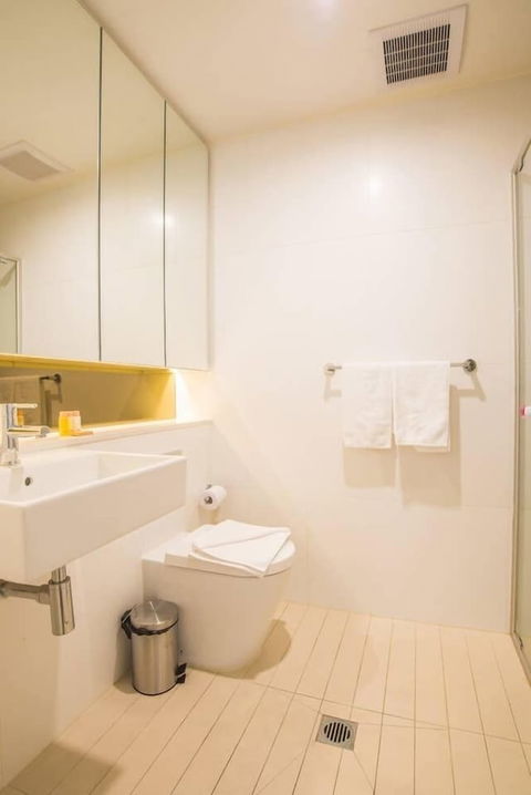 Roseberry Apartment For Travelling Couple In Green Square - Whitsundays Accommodation 5