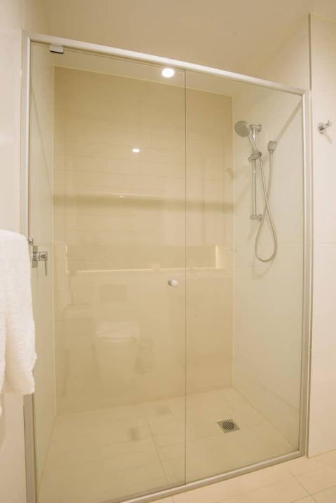 Roseberry Apartment For Travelling Couple In Green Square - Whitsundays Accommodation 2