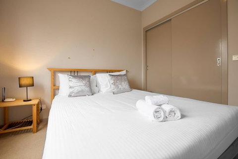 Gorgeous 4BR Home In Point Cook - Whitsundays Accommodation 2