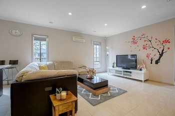 Gorgeous 4BR Home In Point Cook - Whitsundays Accommodation 0