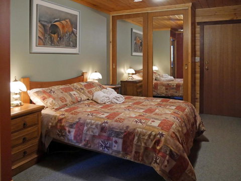 Acacia Hills Retreat - Whitsundays Accommodation 3