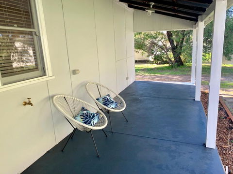 Yaringa Cottage...by The Sea - Whitsundays Accommodation 5