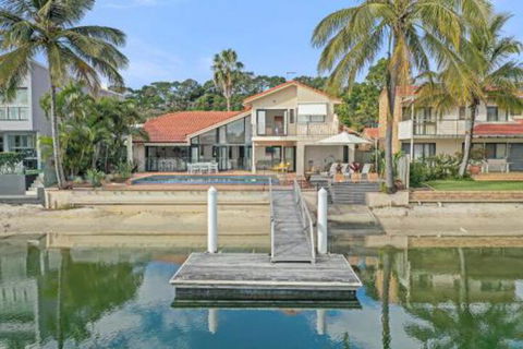 Waterfront Luxury Noosa Heads - Whitsundays Accommodation 4