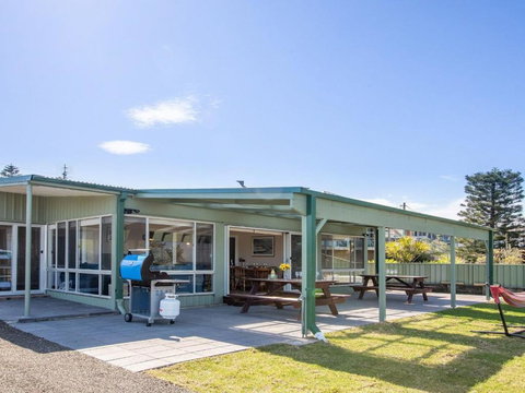 Antonios Paradise Spectacular Views Over Warrain Beach - Whitsundays Accommodation 6