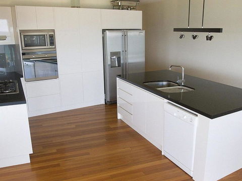 Joness Beach House Perfect Location With Views! - Whitsundays Accommodation 5