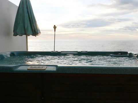 Joness Beach House Perfect Location With Views! - Whitsundays Accommodation 2