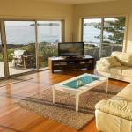 Joness Beach House Perfect Location With Views! - Whitsundays Accommodation 0